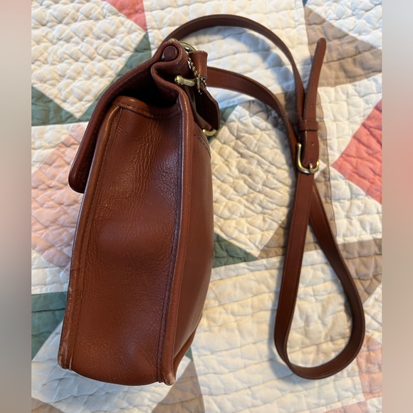 Vintage Coach 9930 British Tan Turnlock Crossbody Bag – USA Made - Picture 16 of 17